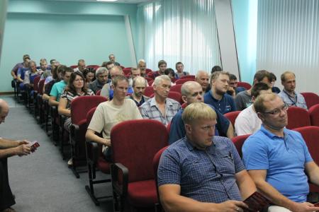 Кандидат в губернаторы Псковской области от КПРФ Аркадий Мурылёв встретился с рабочими крупнейшего Псковского технопарка