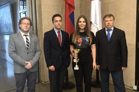 Марьяна Наумова из спортклуба КПРФ выиграла международный турнир по пауэрлифтингу