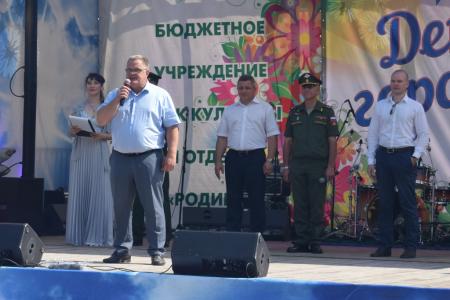 Московская область. Депутат-коммунист Александр Наумов поздравил талдомчан с Днем города