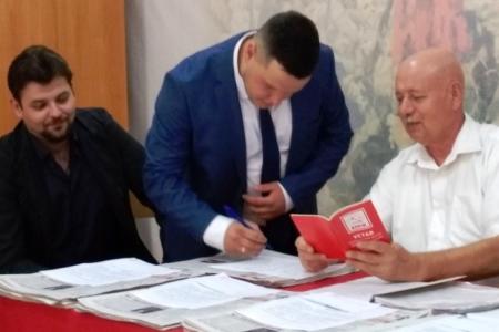 Лидер ставропольских коммунистов Виктор Гончаров обсудил с товарищами ход борьбы с пенсионной реформой