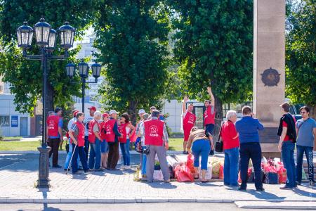 Красноярске коммунисты провели в Октябрьском районе акцию «Красные в городе!»