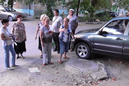 На встрече с лидером саратовских коммунистов Ольгой Алимовой жители жаловались на коммунальный беспредел