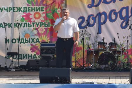 Московская область. Депутат-коммунист Александр Наумов поздравил талдомчан с Днем города
