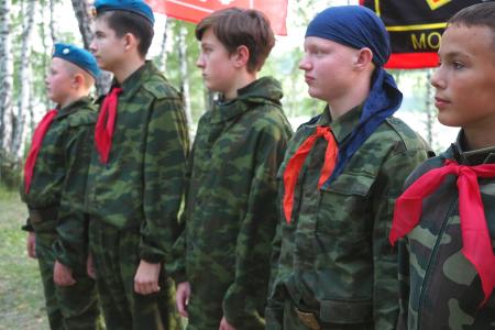 Свердловская область. Организованный коммунистами Богдановича пионерский лагерь принял очередную смену
