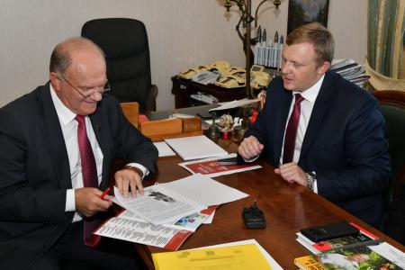 Геннадий Зюганов встретился с кандидатом в губернаторы Приморского края от КПРФ Андреем Ищенко