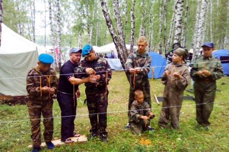 Свердловская область. Организованный коммунистами Богдановича пионерский лагерь принял очередную смену