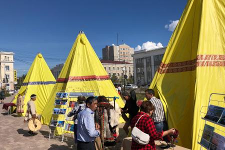 Первый секретарь Якутского рескома КПРФ В.Н. Губарев выступил на празднике посвящённом международному дню коренных народов мира