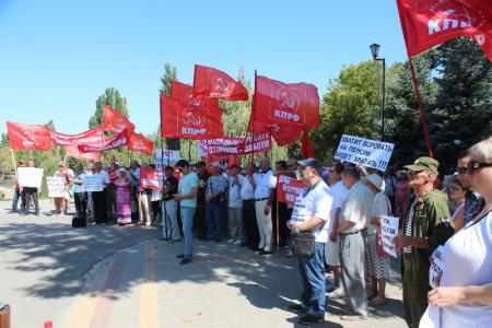 В Симферополе прошла акция протеста против повышения пенсионного возраста