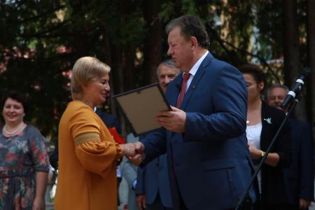 Московская область. Владимир Кашин поздравил учеников и учителей Дубровицкой средней школы с Днём знаний