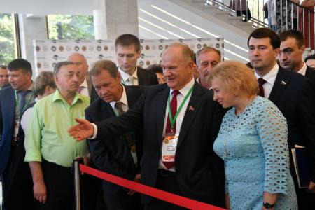 Сюжет на телеканале "Россия 24" об участии Г.А. Зюганова в международном пчеловодческом конгрессе в Москве