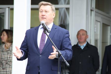 Новосибирск. Мэр-коммунист А.Е. Локоть открыл новую школу-интернат для глухих и слабослышащих