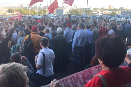 Сторонники КПРФ вернулись к администрации Приморья протестовать против итогов губернаторских выборов