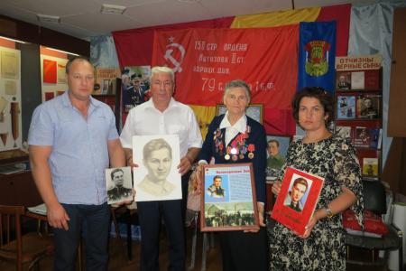 Коммунисты Тамбова возложили венки и цветы к памятнику Зое Космодемьянской