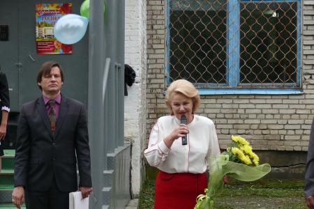Нина Останина в День знаний поздравляет новгородских учеников и учителей