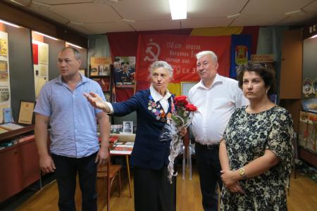 Коммунисты Тамбова возложили венки и цветы к памятнику Зое Космодемьянской