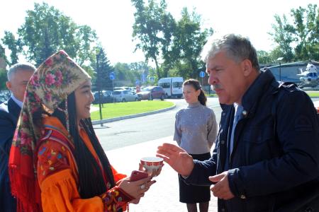 Начался рабочий визит Ю.В. Афонина и П.Н. Грудинина в Республику Хакасия