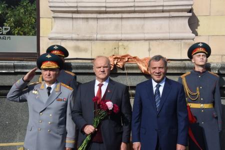 Г.А. Зюганов принял участие в открытии мемориальной доски в память о Ю.Д. Маслюкове