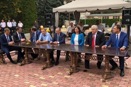Казбек Тайсаев вручил Почетную грамоту Государственной Думы коллективу санатория им. Г.К. Орджоникидзе в Кисловодске