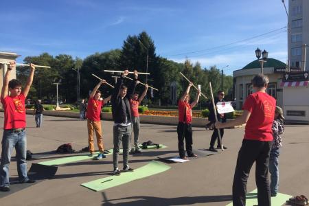Кировская область. Комсомольцы-йоги провели необычный пикет против пенсионной «реформы»