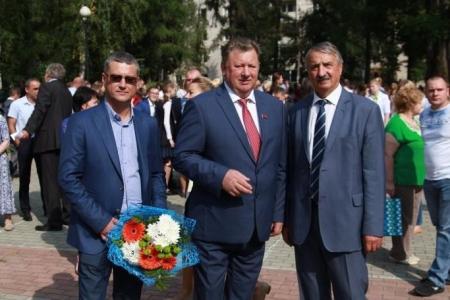 Московская область. Владимир Кашин поздравил учеников и учителей Дубровицкой средней школы с Днём знаний