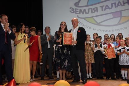 Зажигает звёзды фестиваль. Всероссийскому конкурсу детского и юношеского творчества «Земля талантов» - 5 лет