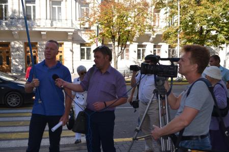Севастопольские коммунисты и Союз советских офицеров пикетируют Законодательное собрание города