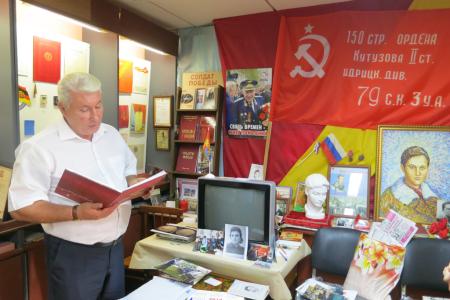 Коммунисты Тамбова возложили венки и цветы к памятнику Зое Космодемьянской