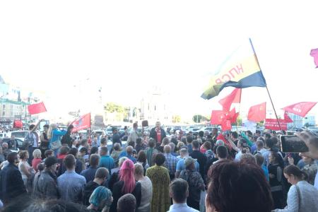 Сторонники КПРФ вернулись к администрации Приморья протестовать против итогов губернаторских выборов
