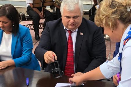 Казбек Тайсаев вручил Почетную грамоту Государственной Думы коллективу санатория им. Г.К. Орджоникидзе в Кисловодске