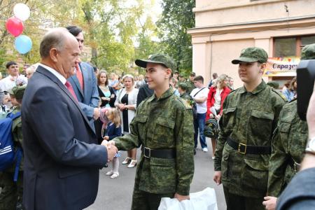Г.А. Зюганов поздравил учеников Таганского кадетского корпуса с началом нового учебного года и провел открытый урок