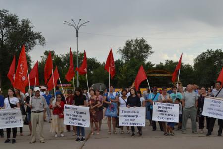 Республика Калмыкия. Николай Арефьев выступил на митинге КПРФ против пенсионной «реформы»  