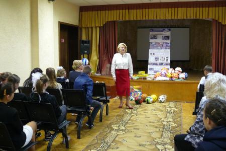 Нина Останина в День знаний поздравляет новгородских учеников и учителей
