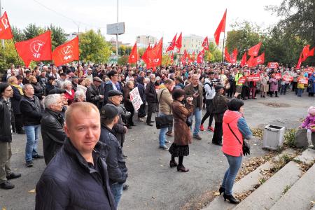 В Екатеринбурге на митинге Медведеву устроили "судный день"