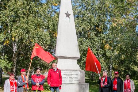 Курган. Преемственность поколений. Комиссарам Советской власти посвящается