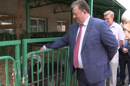 Московская область. Владимир Кашин поздравил учеников и учителей Дубровицкой средней школы с Днём знаний