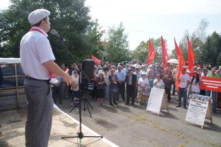 В Черкесске прошел митинг КПРФ против повышения пенсионного возраста