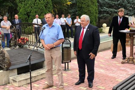 Казбек Тайсаев вручил Почетную грамоту Государственной Думы коллективу санатория им. Г.К. Орджоникидзе в Кисловодске