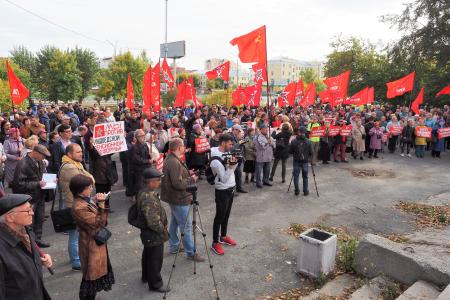В Екатеринбурге на митинге Медведеву устроили "судный день"
