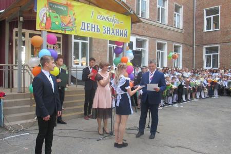 Тульская область. Богородицкая школа благодарит Олега Лебедева 