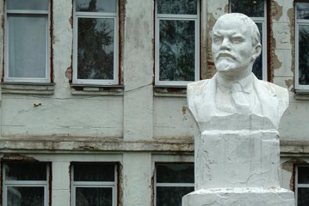 Кировская область. Несмотря на противодействие местных властей, Орловский райком КПРФ реставрировал памятник Ленину