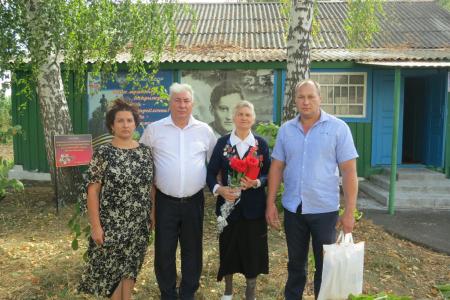 Коммунисты Тамбова возложили венки и цветы к памятнику Зое Космодемьянской