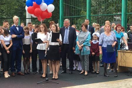 Нижегородская область. Депутаты-коммунисты в День знаний выступили на школьных линейках