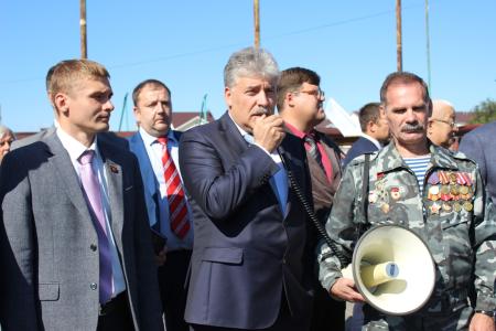 «В реальности на этих выборах только КПРФ противостоит «Единой России». Ю.В.Афонин и П.Н.Грудинин встретились с избирателями Черногорска