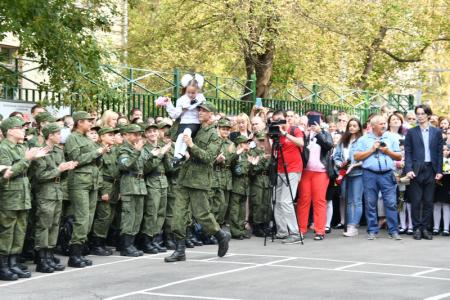 Г.А. Зюганов поздравил учеников Таганского кадетского корпуса с началом нового учебного года и провел открытый урок