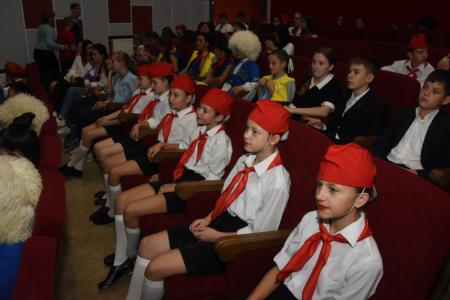 Зажигает звёзды фестиваль. Всероссийскому конкурсу детского и юношеского творчества «Земля талантов» - 5 лет
