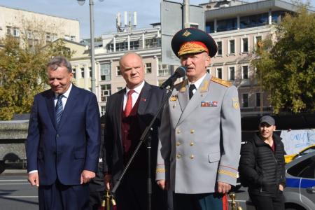 Г.А. Зюганов принял участие в открытии мемориальной доски в память о Ю.Д. Маслюкове