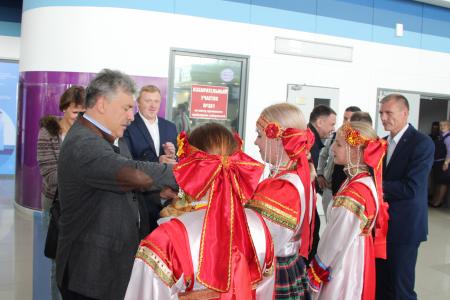 Руководитель совхоза им. Ленина Павел Грудинин и команда КПРФ прибыли во Владивосток