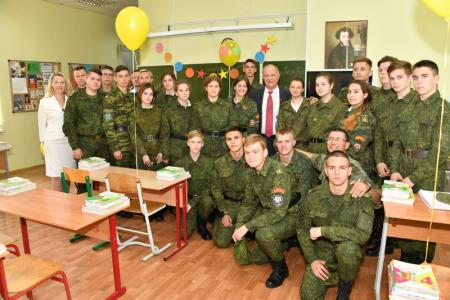 Г.А. Зюганов поздравил учеников Таганского кадетского корпуса с началом нового учебного года и провел открытый урок