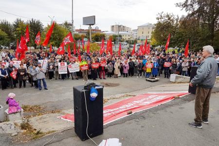 В Екатеринбурге на митинге Медведеву устроили "судный день"