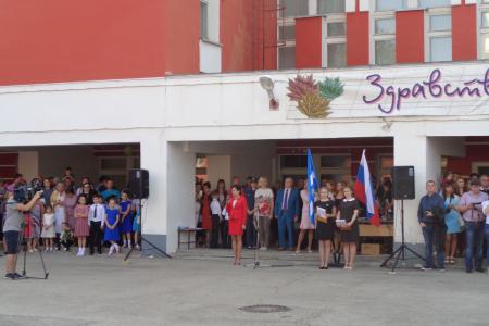 Депутат-коммунист Марина Костина поздравила учеников калужских школ с началом Нового учебного года